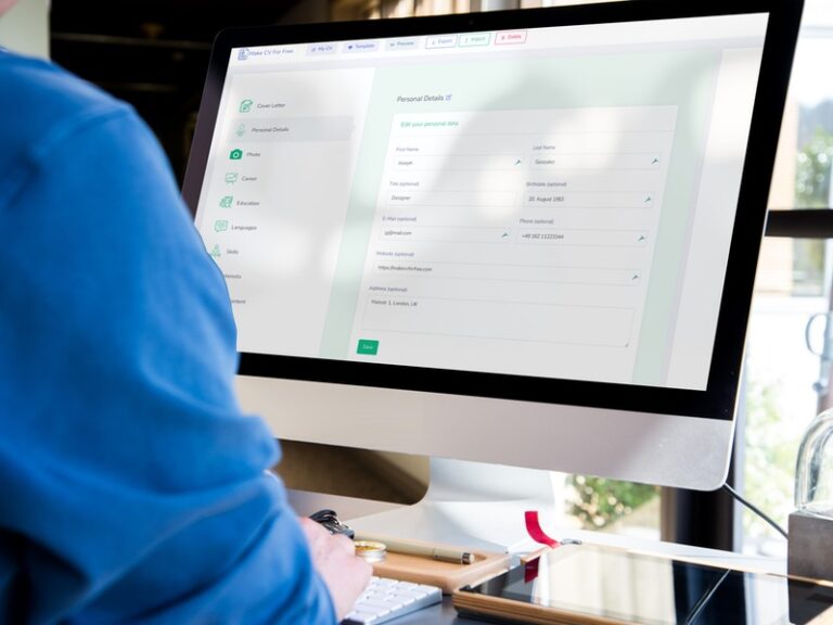 Discover which are the devices with which you can access the resume build